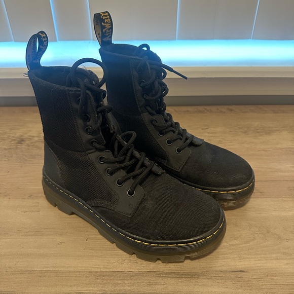 Dr Marten’s Lace-up boots In black - Picture 1 of 4